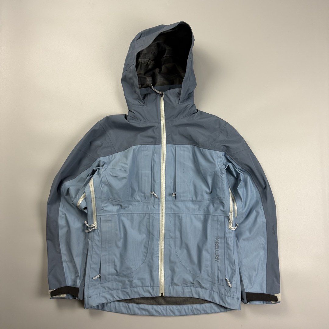 Arcteryx javelin Gore-Tex rain jacket (Category: Coats, Jackets and Outerwear) located in Cavite. Submitted by epiboie (Listing ID 1468679255, Image 1). Description: Arc’teryx javeline goretex Size small womens 20.5x24.5(26.5) Color rate: 9.5/10 excellent condition No issue 3480 - .