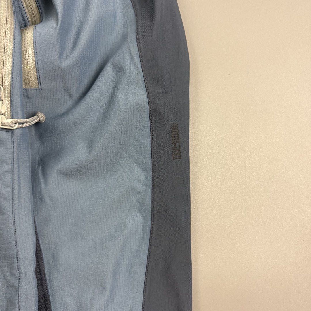Arcteryx javelin Gore-Tex rain jacket (Category: Coats, Jackets and Outerwear) located in Cavite. Submitted by epiboie (Listing ID 1468679255, Image 3). Description: Arc’teryx javeline goretex Size small womens 20.5x24.5(26.5) Color rate: 9.5/10 excellent condition No issue 3480 - .