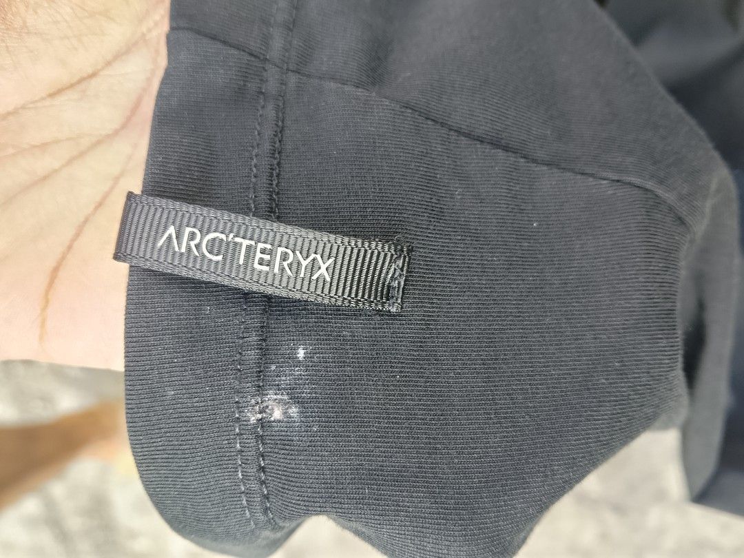 Arc'teryx polo shirt (Category: Tshirts & Polo Shirts ) located in Surigao. Submitted by thrifttofinds (Listing ID 1468659736, Image 3). Description: issue bleeding lang po dahil na sama sa pag laba black na black pa po to size large 9/10 or better.