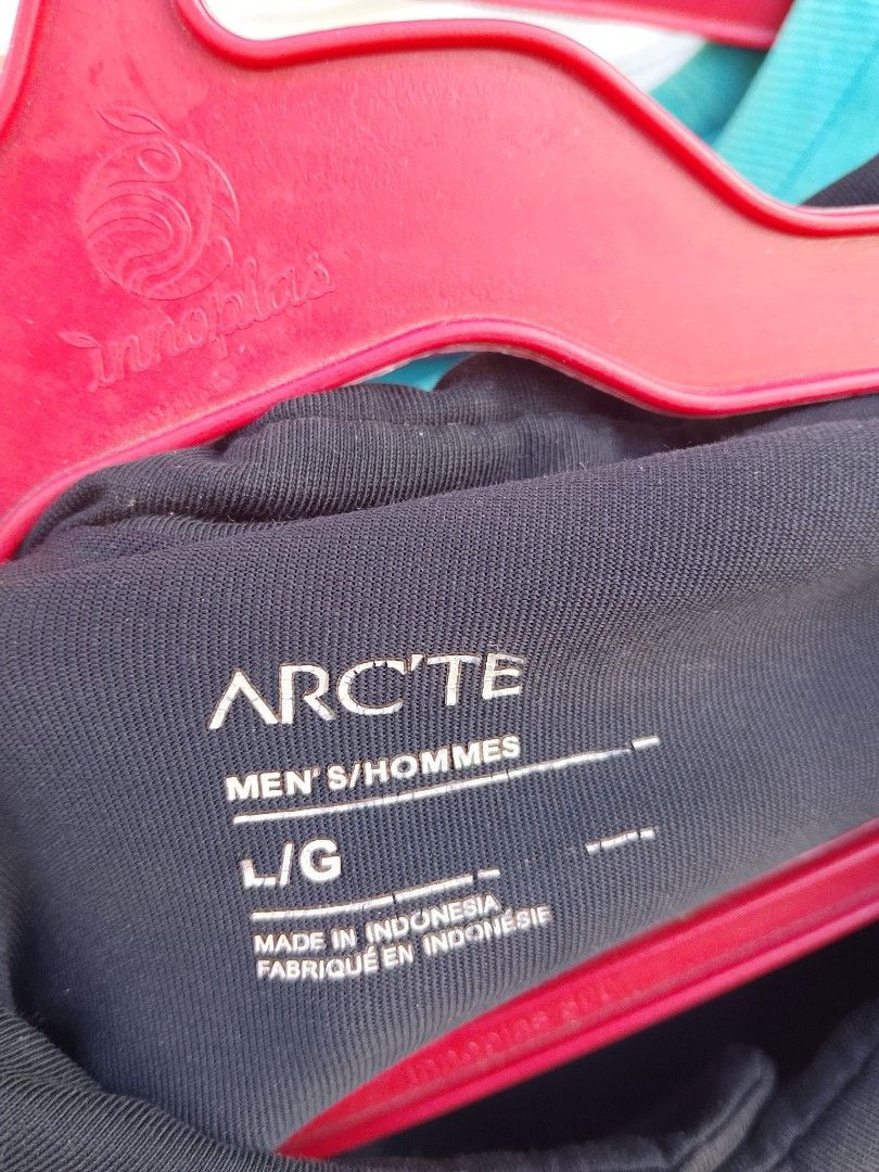 Arc'teryx polo shirt (Category: Tshirts & Polo Shirts ) located in Surigao. Submitted by thrifttofinds (Listing ID 1468659736, Image 1). Description: issue bleeding lang po dahil na sama sa pag laba black na black pa po to size large 9/10 or better.
