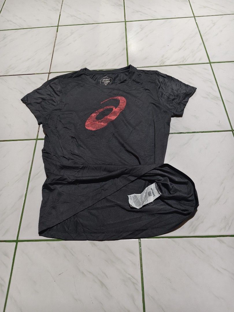 Asics (Category: Activewear) located in Hinigaran. Submitted by err0n (Listing ID 1468661299, Image 3). Description: ASICS TRAINING T-SHIRT WOMEN SIZE: MEDIUM 18WIDTH X 24LENGTH •EXCELLENT CONDITION NO ISSUE PANG PICKLE BALL NYO MADAM 📍HINIGARAN NEGROS OCCIDENTAL.