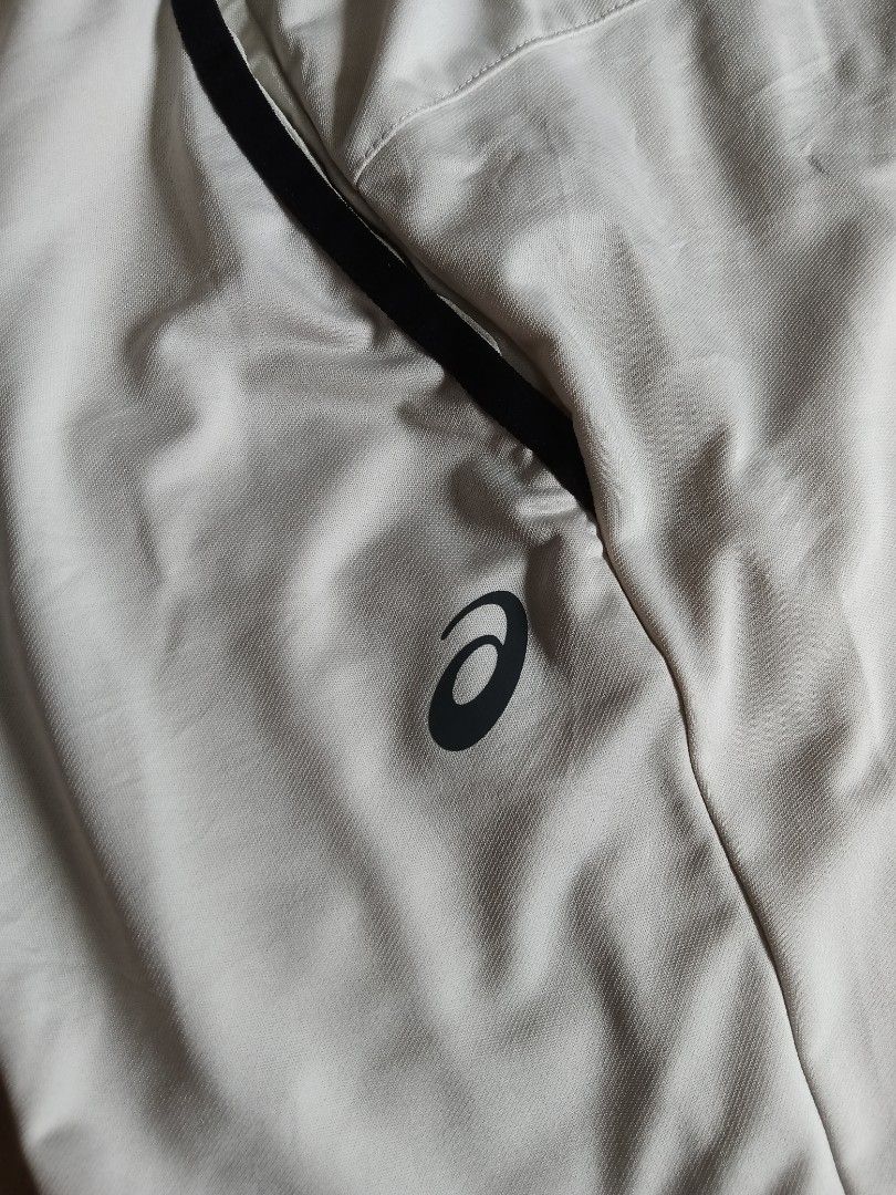 Asics Athletic Jogger (Category: Joggers) located in Tanay. Submitted by jrgoods (Listing ID 1468510800, Image 3). Description: Asics jogger Medium Waistline 30-34 Length 39 Excellent to new condition 699+ship Tanay Rizal location Shipping Nationwide - Material: 86% polyester, 14% spandex (stretchable & lightweight) - Waistband: Elastic with adjustable black drawstring - Pockets: 2 secure side zippered pockets with black trim - Design: Tapered le