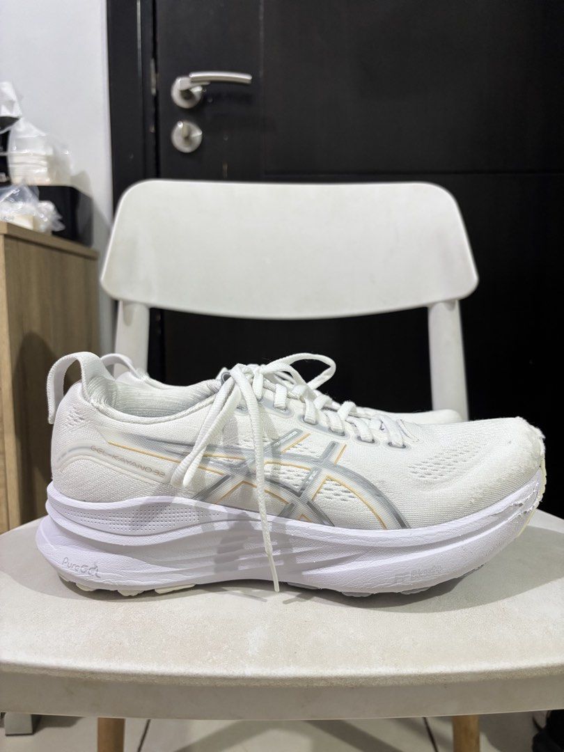 ASICS GEL-KAYANO 32 (Category: Dress Shoes) located in Manila. Submitted by jonard2297 (Listing ID 1468604605, Image 1). Description: - No insole - Size: US 8 .