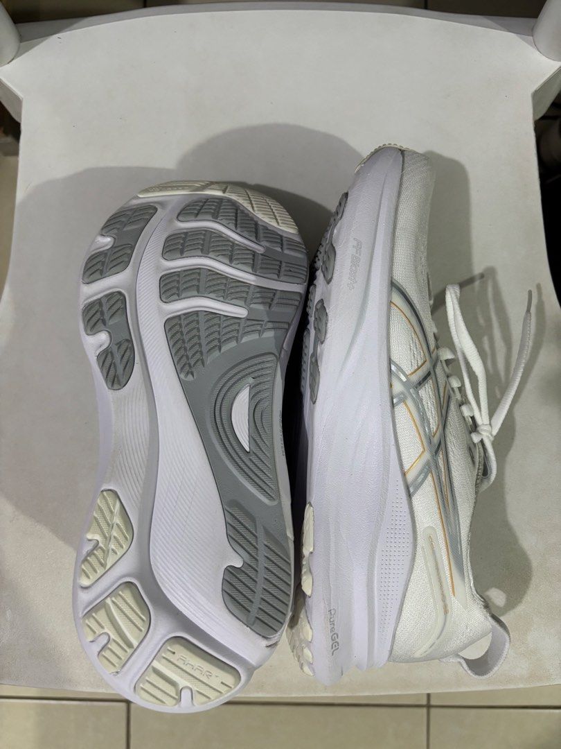 ASICS GEL-KAYANO 32 (Category: Dress Shoes) located in Manila. Submitted by jonard2297 (Listing ID 1468604605, Image 3). Description: - No insole - Size: US 8 .