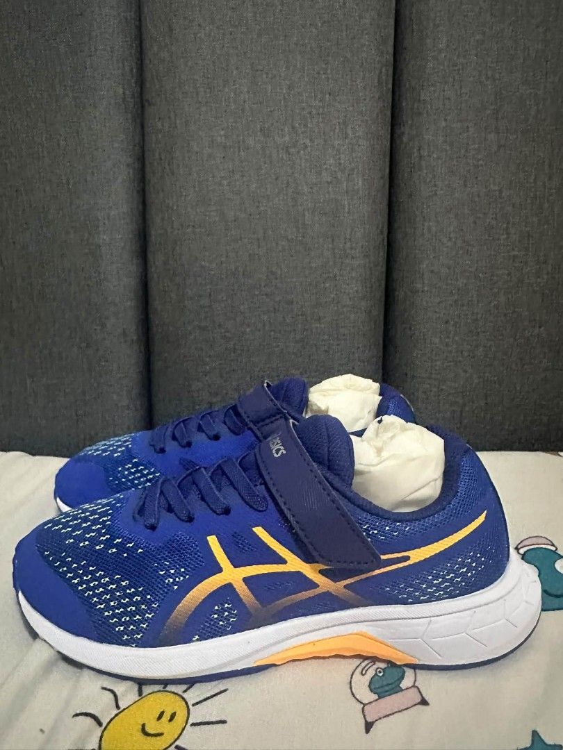 Asics Kids Shoes (Category: Babies & Kids Fashion) located in Las Pinas. Submitted by jewelsbeloved (Listing ID 1468512577, Image 1). Description: - 20cm asics lazerbeam - Brand: Asics running shoes - Colorway: Bright blue with yellow details and crisp white soles - Closure: Convenient hook-and-loop - strap combined with traditional laces - Traction: Textured grip pattern on the bottom rubber outsole .