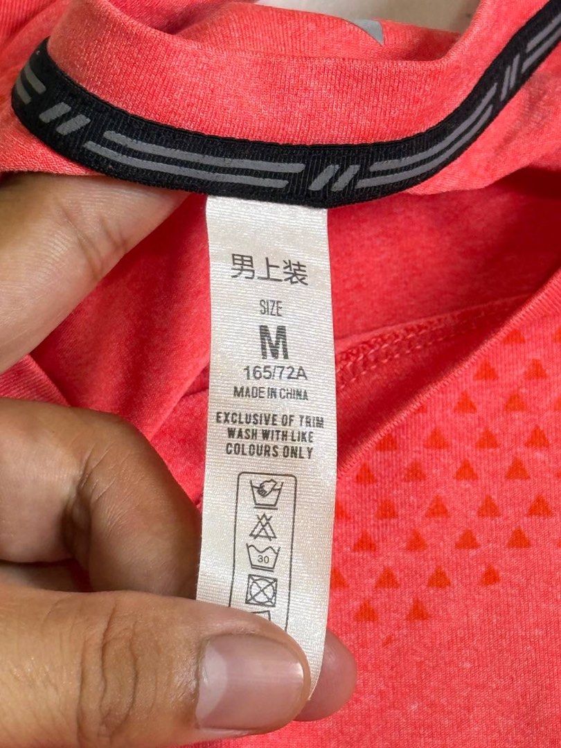 ASICS RUNNING TANK TOP / SINGLET (Category: Activewear) located in Tacloban City. Submitted by coachfinds (Listing ID 1468595034, Image 2). Description: ASICS RUNNING TANK TOP / SINGLET MEDIUM W 19.5 X L 26.5 COLOR RATE: 9.5/10 CONDITION: 9.5/10 MINE: 699.