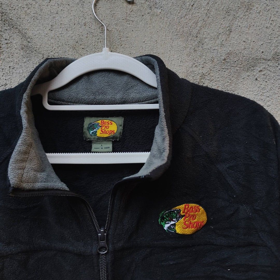 ASPACK BASSPRO/COLOMBIA (Category: Coats, Jackets and Outerwear) located in Ilog. Submitted by ea__thrift (Listing ID 1468650798, Image 2). Description: ASPACK 3 ITEMS FOR 2000 SHIPPED BASS PROSHOP/COLOMBIA.