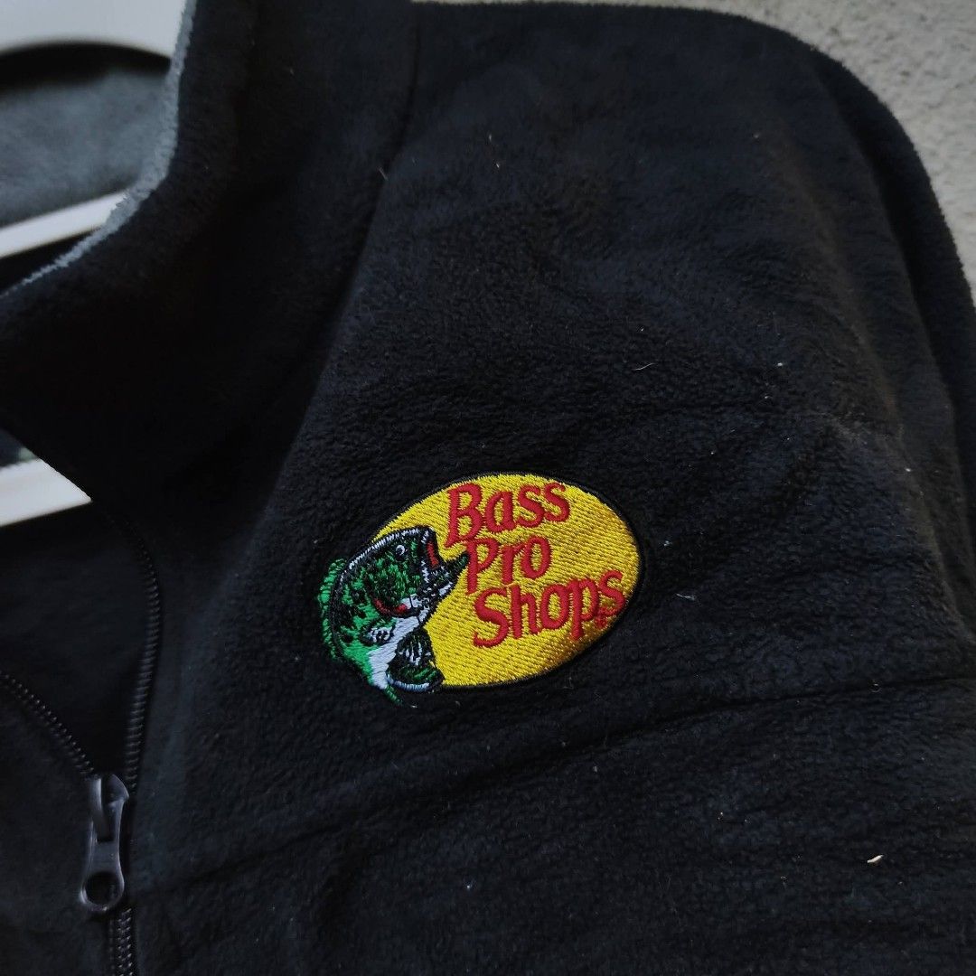 ASPACK BASSPRO/COLOMBIA (Category: Coats, Jackets and Outerwear) located in Ilog. Submitted by ea__thrift (Listing ID 1468650798, Image 3). Description: ASPACK 3 ITEMS FOR 2000 SHIPPED BASS PROSHOP/COLOMBIA.