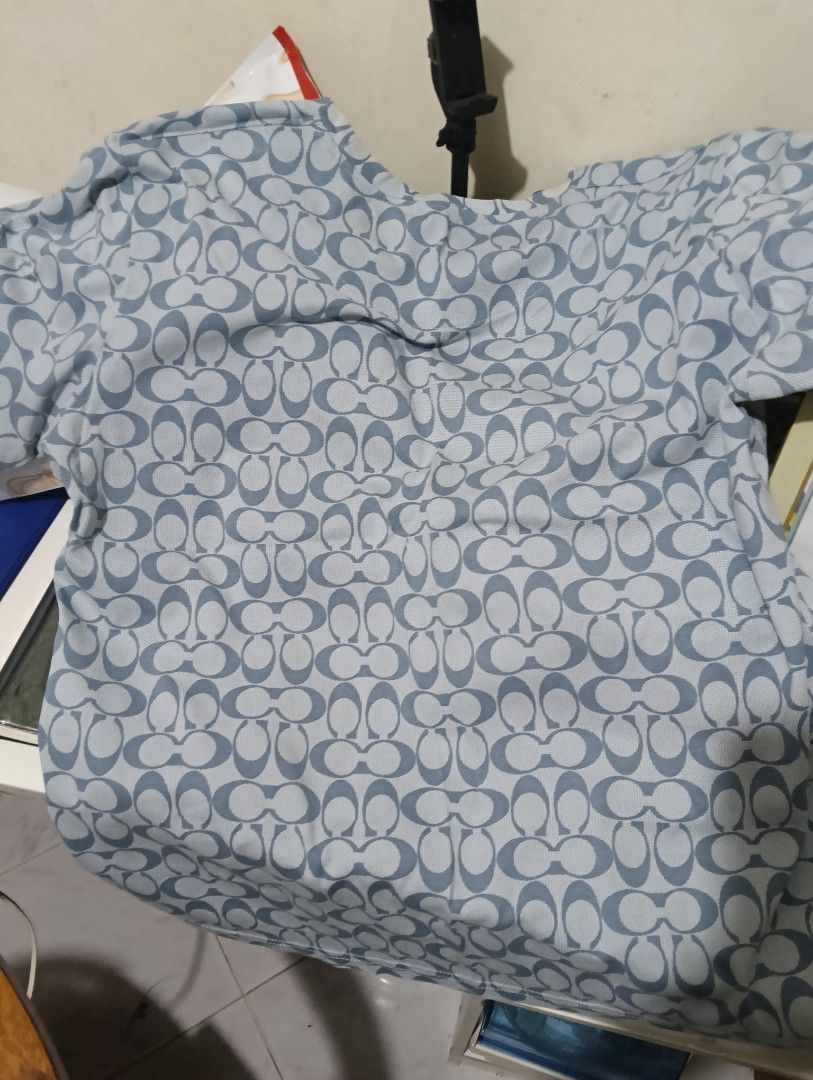 Assorted shirts & longsleeve. Unisex all medium size 300 each (Category: Looking For) located in Manila. Submitted by rakelherms (Listing ID 1468712161, Image 2). Description: - Brand: Levi Strauss & Co. - Style: Crew neck t-shirt with yellow collegiate chest lettering - Size: Medium (M) - Fit: Standard fit with short sleeves - Material: Comfortable cotton blend - Condition: Clean, minimal signs of previous wear.
