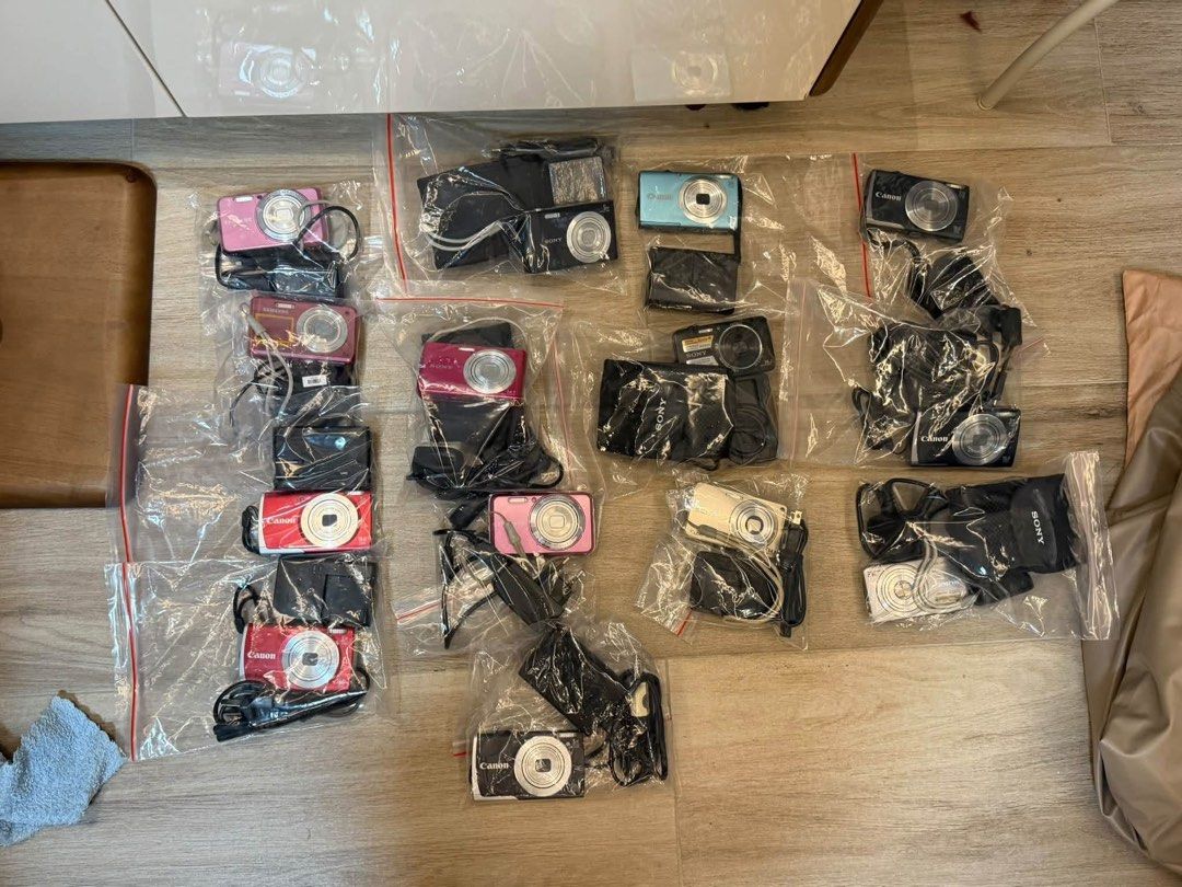 Assorted Vintage Digital Cameras Lot (Category: Cameras) located in Baguio. Submitted by clairdigicams (Listing ID 1468598218, Image 2). Description: Digi cams ON HAND! Open for layaway & bulk orders! Price is still nego it depends kung ilan po kukunin niyo! Thank you .