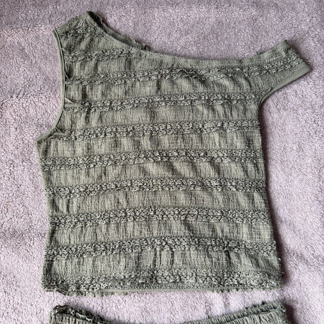 Asymmetrical Shoulder Top Set (Category: Sets or Coordinates) located in Manila. Submitted by thrifts.el (Listing ID 1468509748, Image 3). Description: Asymmetrical Shoulder Top Set Excellent condition Once Lang nagamit Size Small No Issue Orig Price- 304 Sale Price- 220 Loc. South Caloocan Courier. J&T/Lalamove.