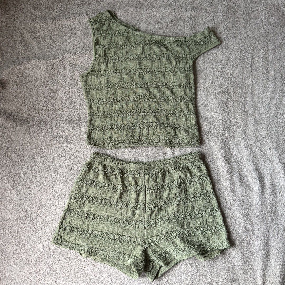 Asymmetrical Shoulder Top Set (Category: Sets or Coordinates) located in Manila. Submitted by thrifts.el (Listing ID 1468509748, Image 2). Description: Asymmetrical Shoulder Top Set Excellent condition Once Lang nagamit Size Small No Issue Orig Price- 304 Sale Price- 220 Loc. South Caloocan Courier. J&T/Lalamove.