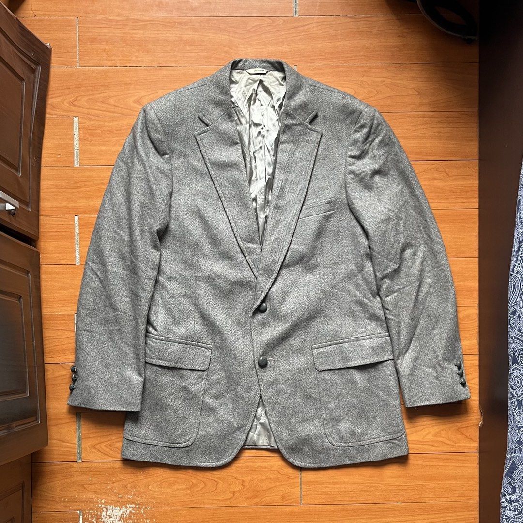 Augustus Gray Tweed Wool Blazer Jacket Coat (Category: Coats, Jackets and Outerwear) located in Paranaque City. Submitted by ryanbyt (Listing ID 1468602394, Image 1). Description: Augustus Gray Tweed Wool Blazer Coat Suit Jacket - Wool-blend material, gray satin lining - 9/10, good condition Dimensions Width 22” Length 32” Sleeves 25” Shoulders 17” Message for inquiries.