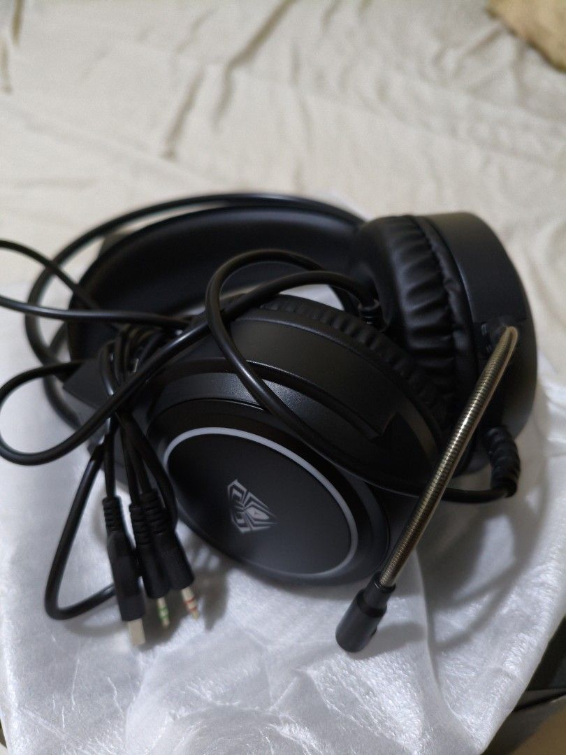 AULA Mountain S608 Gaming Headset (Category: Headphones & Headsets) located in Pasig City. Submitted by garage.sale89 (Listing ID 1468629243, Image 3). Description: - Model: AULA Mountain S608 Gaming Headset - Audio: Immersive stereo sound with 20Hz-20kHz frequency response and large 50mm speakers - Comfort & Isolation: Closed earmuffs effectively block outside noise - Mic: Flexible attached microphone for clear in-game communication - Aesthetics