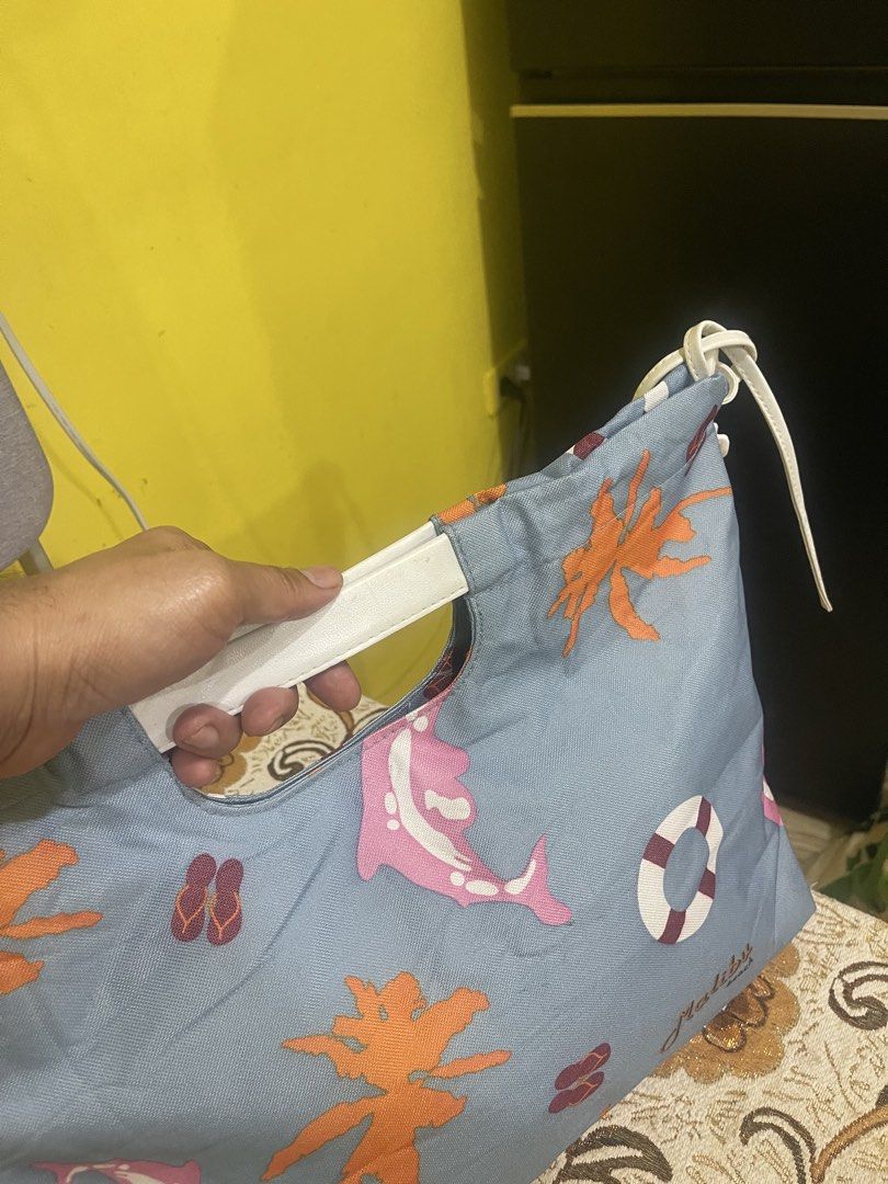 Aupres Bag (Category: Beach Bags) located in Marikina City. Submitted by greatfindsmnlph (Listing ID 1468683229, Image 2). Description: Aup res Bag Price: 350 Size: Large Width: 18.5 Length: 12 Color: Blue Color Rate: 10/10 Condition: 10/10 almost new Very nice in actual.