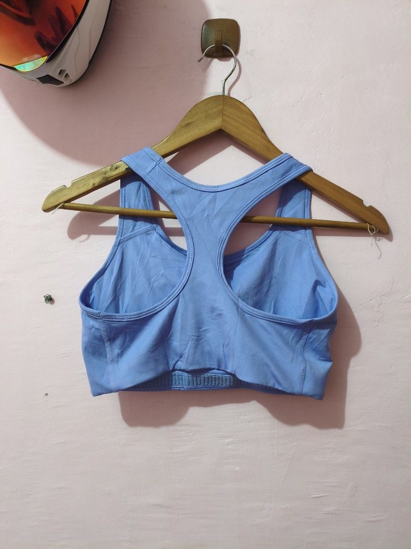 Auth. Nike Blue Sports Bra (Category: Activewear) located in Paranaque City. Submitted by glendel_04 (Listing ID 1468683435, Image 2). Description: Excellent cond. Size XL on tag Need wash.