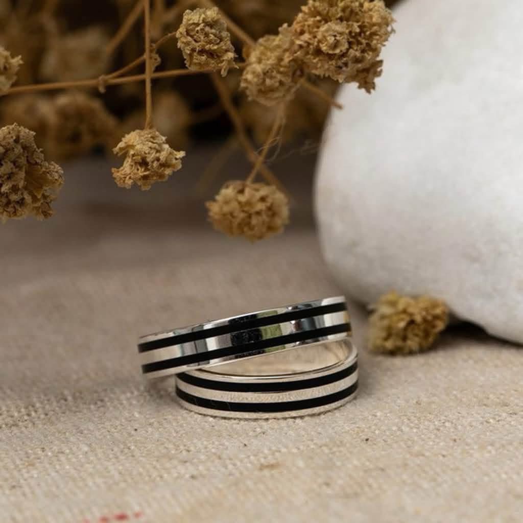 Authentic 92.5 Sterling Silver Couple Plain Style Ring, Wedding Ring (Available All Sizes) (Category: Rings) located in Manila. Submitted by pulzerasjewelry (Listing ID 1468575406, Image 1). Description: 100% Authentic 925 Silver Authentic Sterling Silver made in Italy ✔️Authentic 92.5 Sterling Silver ✔️Authentic Silver ✔️Zirconian Stone ✔️Made in Italy •Same day delivery for Metro Manila via Lalamove/Grab🛵 •LBC Shipment for Provinces area •Tikt