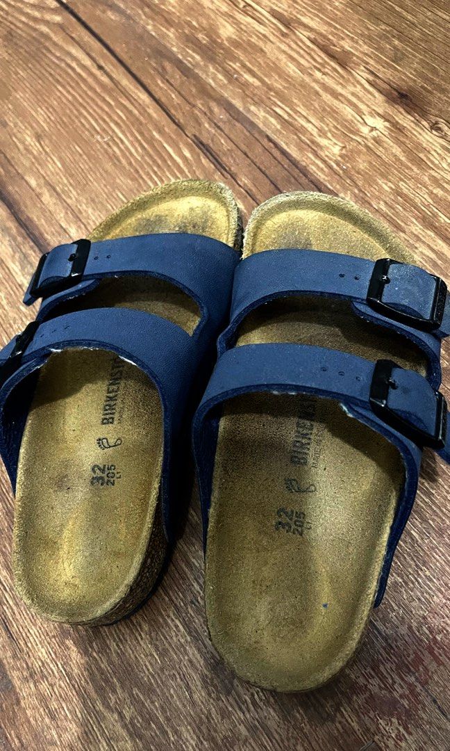 Authentic birkenstock (Category: Babies & Kids Fashion) located in Baliuag. Submitted by sirc_28 (Listing ID 1468570427, Image 1). Description: Arizona kids narrow.