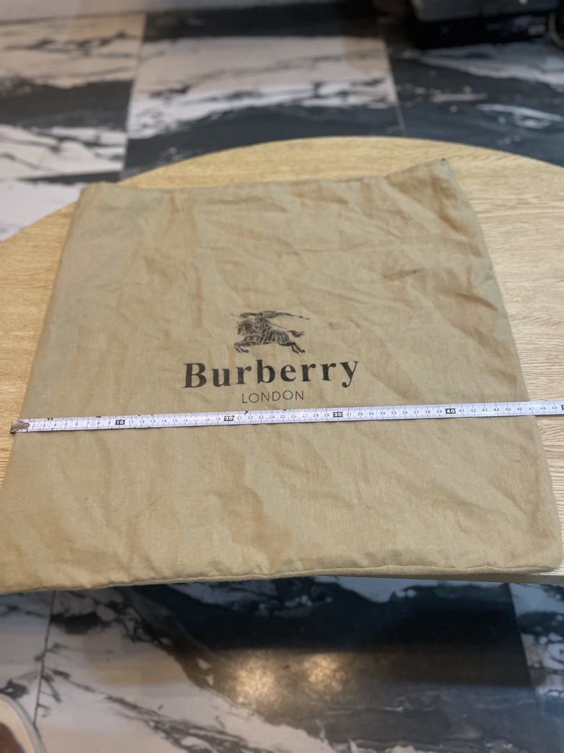 Authentic burberry dustbag (Category: Luxury Apparel) located in Cavite. Submitted by ohmie23 (Listing ID 1468686463, Image 2). Description: Authentic burberry dustbag.