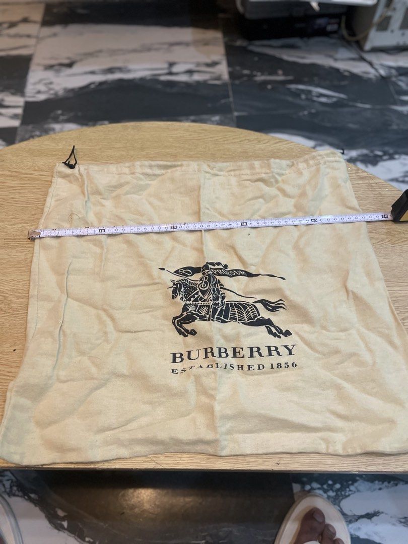Authentic burberry dustbag (Category: Luxury Apparel) located in Cavite. Submitted by ohmie23 (Listing ID 1468686739, Image 1). Description: Authentic burberry dustbag.