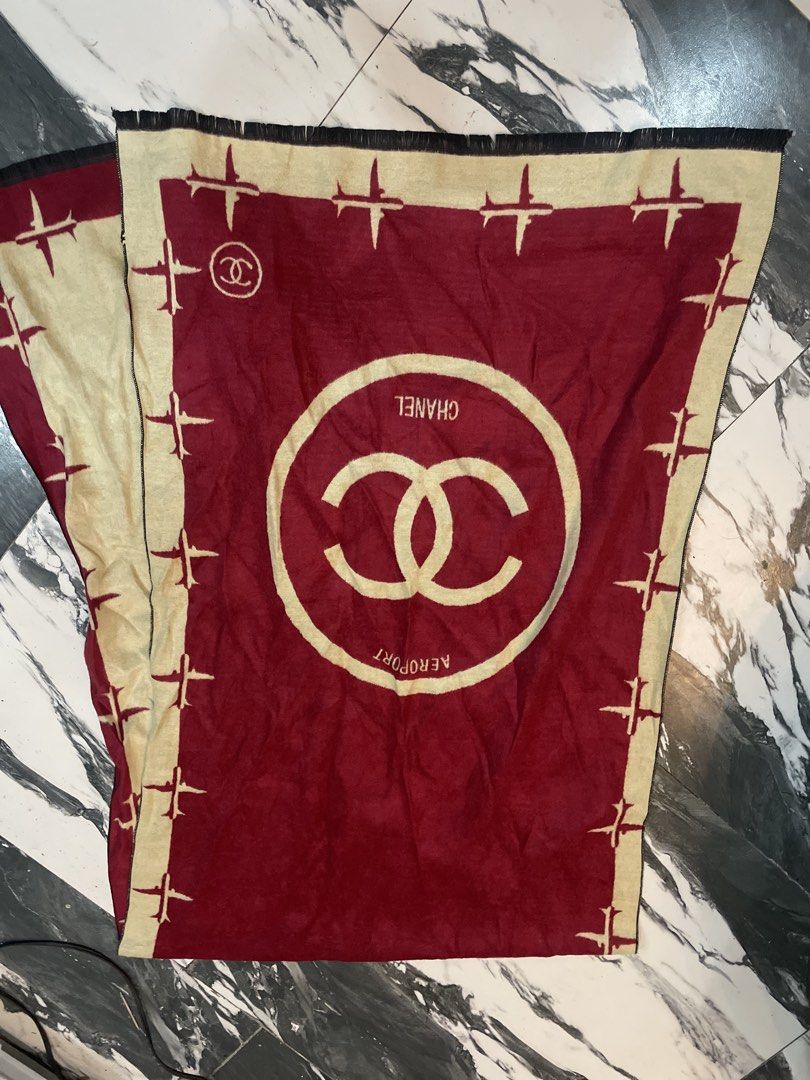 Authentic chanel aeroport (Category: Luxury Apparel) located in Cavite. Submitted by ohmie23 (Listing ID 1468685386, Image 1). Description: Authentic chanel aeroport Size 190 x 64 cm.