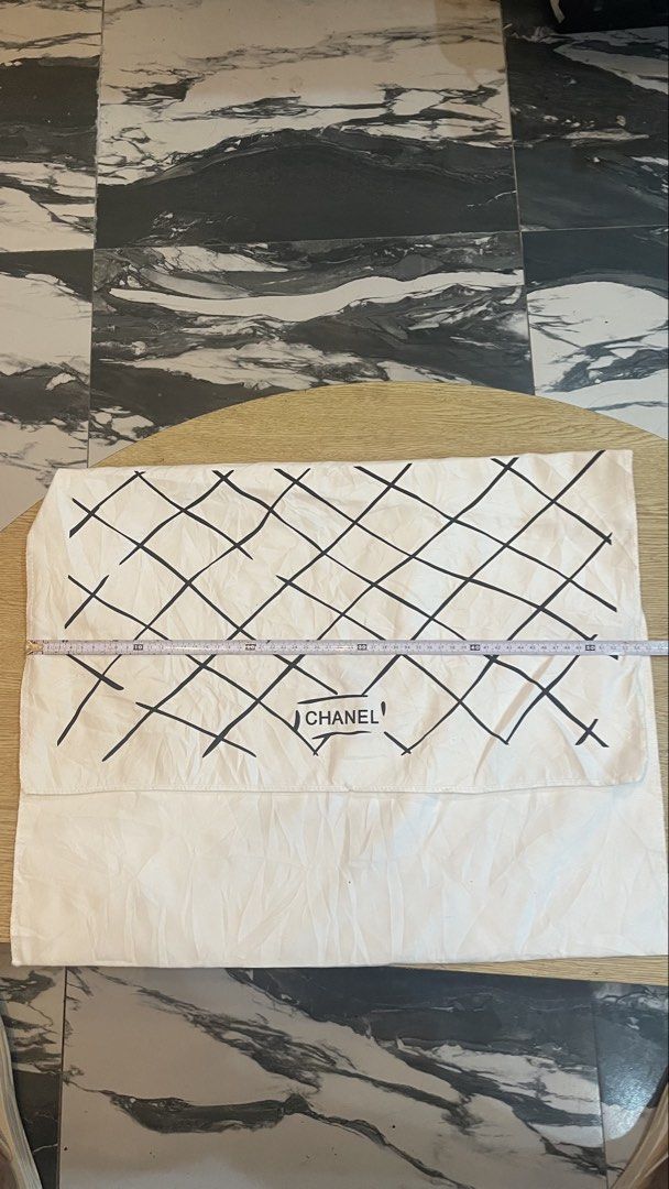 Authentic chanel dustbag big size (Category: Luxury Apparel) located in Cavite. Submitted by ohmie23 (Listing ID 1468686881, Image 1). Description: Authentic chanel dustbag big size.
