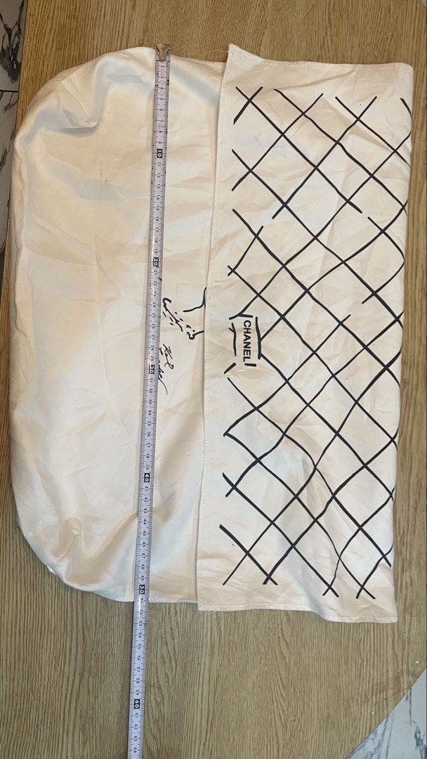 Authentic chanel dustbag big size (Category: Luxury Apparel) located in Cavite. Submitted by ohmie23 (Listing ID 1468687674, Image 1). Description: Authentic chanel dustbag big size.