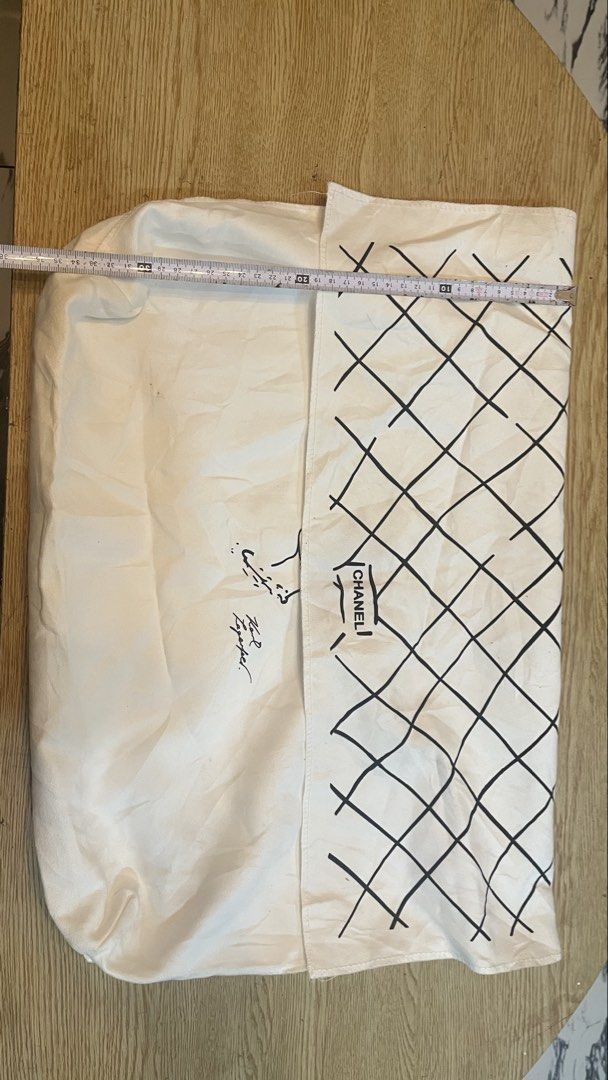 Authentic chanel dustbag big size (Category: Luxury Apparel) located in Cavite. Submitted by ohmie23 (Listing ID 1468687674, Image 2). Description: Authentic chanel dustbag big size.