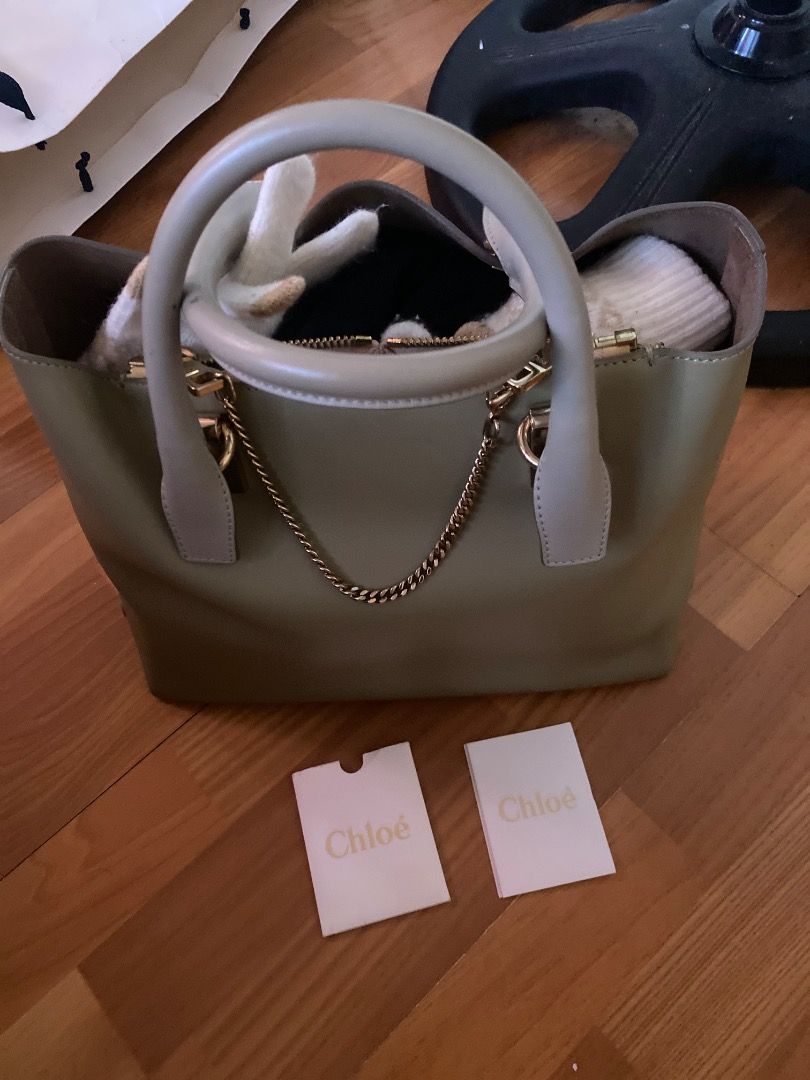 Authentic Chloe Bailey Bag (Category: Luxury Bags & Wallets) located in Manila. Submitted by franzboots95 (Listing ID 1468552664, Image 3). Description: - Authentic Chloé dust bag in a clean white shade - Standard medium size, perfect for safeguarding your designer bags - Features a convenient top drawstring closure - Signature gold Chloé logo printed on the front - Crafted from soft, high-quality cotton fabric - Pristine condition, clean inside 