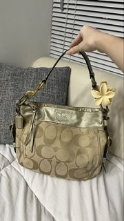 (Category: ) located in . Submitted by luvebags (Listing ID 1468529838, Image 1). Description: .