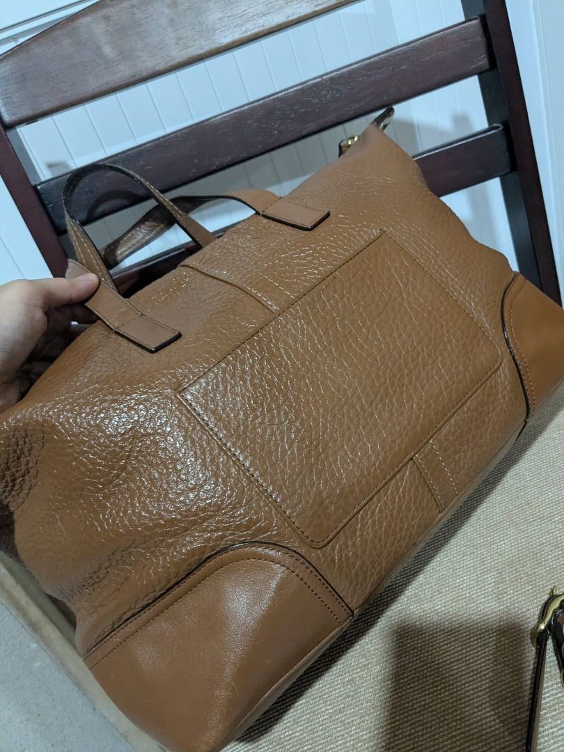 Authentic Coach Traveling bag (Category: Luxury Bags & Wallets) located in Tuguegarao City. Submitted by globeeneace (Listing ID 1468502921, Image 3). Description: Coach Traveling bag 💯 Original Very good condition Minimal/normal signs of usage (pang 4-5days vacation 🫰🏻) .