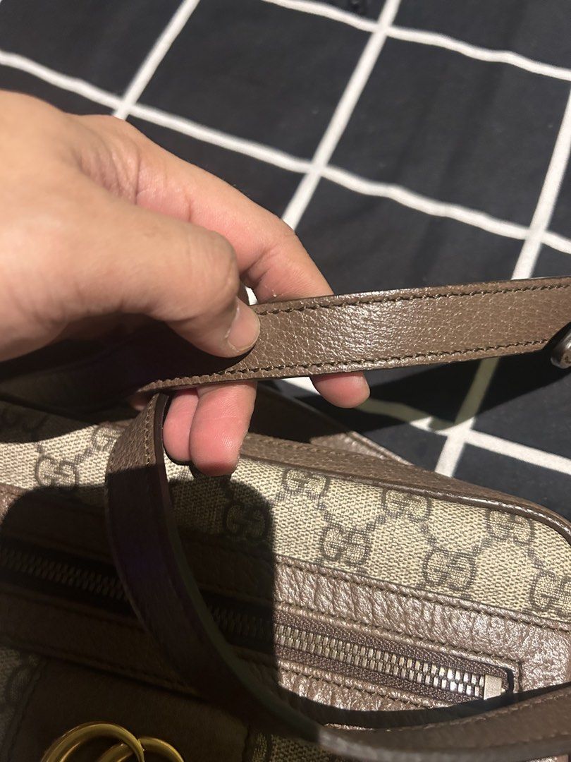 AUTHENTIC Gucci GG Supreme Ophidia Messenger Bag (Category: Luxury Bags & Wallets) located in Calasiao. Submitted by chi199 (Listing ID 1468709632, Image 3). Description: - Brand: Gucci - Model: GG Supreme Canvas Messenger Bag (Model: 547926 520981) - Material: GG Supreme canvas with brown leather trim - Design: Classic green and red web stripe with gold-tone interlocking G hardware - Features: Adjustable brown leather shoulder strap, exterior zi