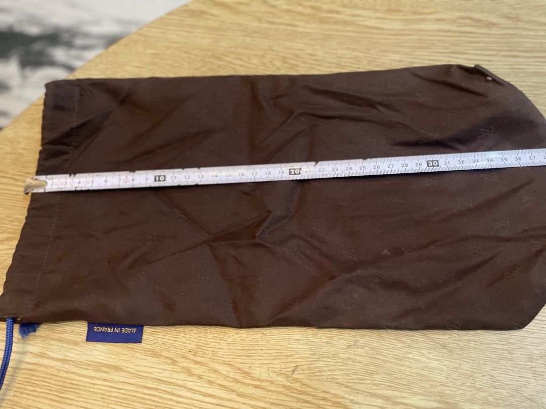 Authentic lv dust bag (Category: Luxury Apparel) located in Cavite. Submitted by ohmie23 (Listing ID 1468685709, Image 2). Description: Authentic lv dust bag.