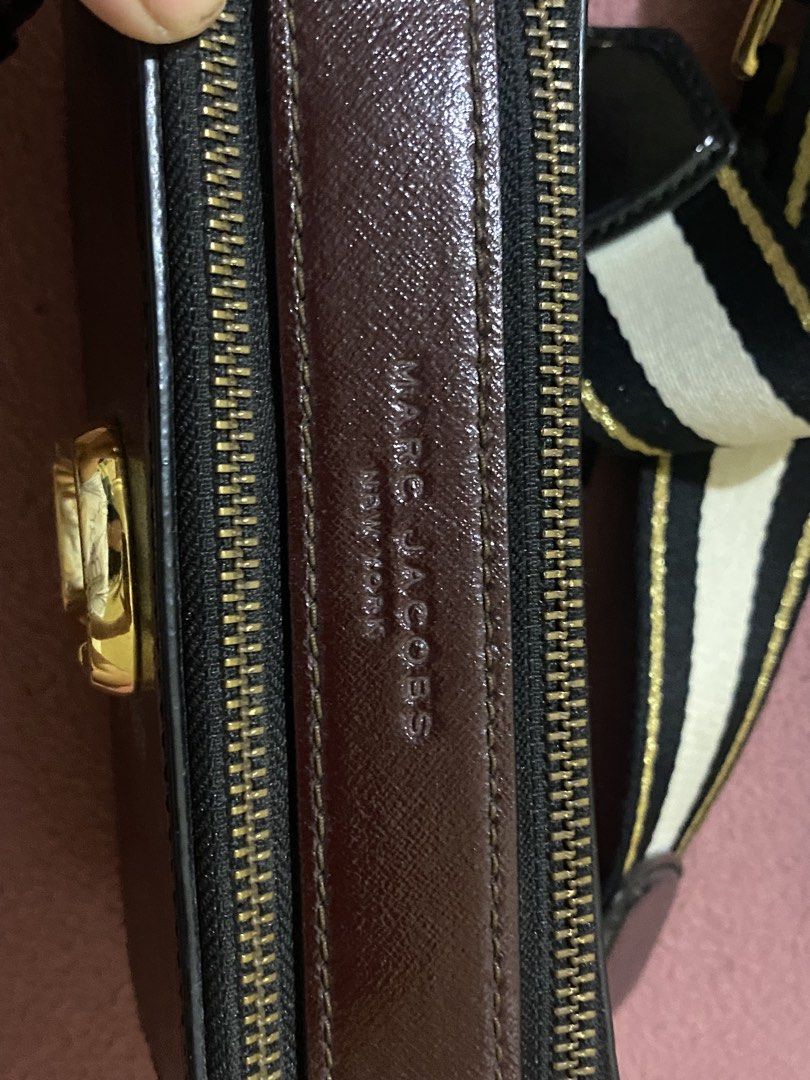 Authentic Marc Jacobs Snapshot-style crossbody bag (Category: Cross-body Bags) located in Quezon City. Submitted by luckyg4l (Listing ID 1468686889, Image 2). Description: negotiable authentic bought in japan.