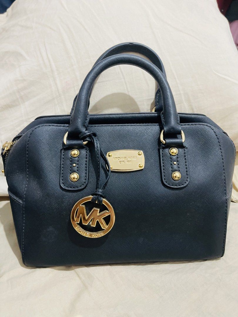 Authentic Michael Kors (Category: Shoulder Bags) located in Manila. Submitted by rare_goldy (Listing ID 1468620172, Image 2). Description: .