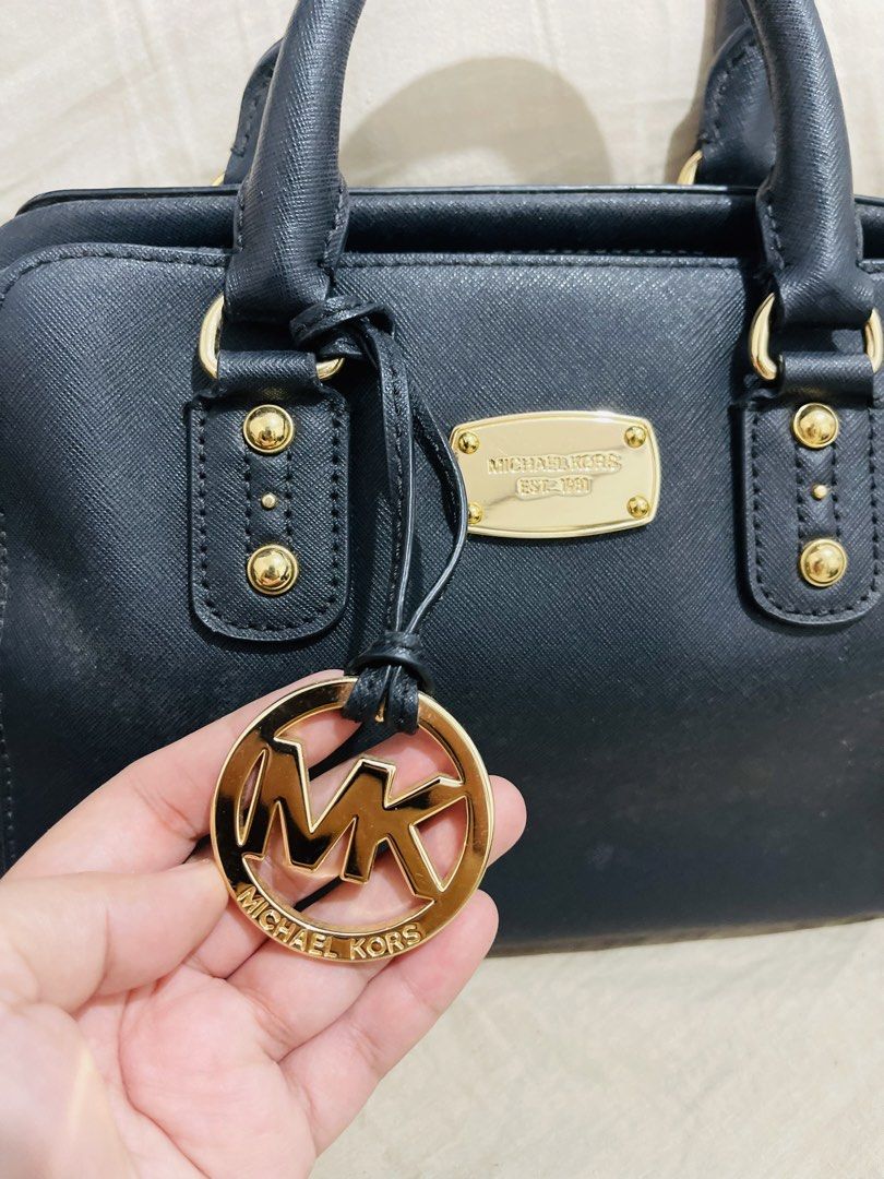 Authentic Michael Kors (Category: Shoulder Bags) located in Manila. Submitted by rare_goldy (Listing ID 1468620172, Image 3). Description: .
