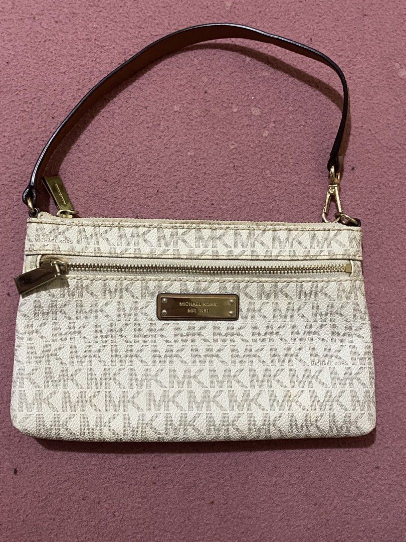Authentic Micheal Kors Kili Bag in White (Category: Shoulder Bags) located in Quezon City. Submitted by luckyg4l (Listing ID 1468687024, Image 2). Description: authentic negotiable.