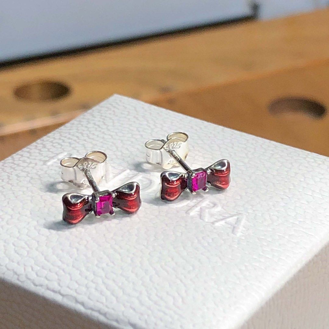 Authentic Pandora Disney Snow White Bow Stud Earrings (Category: Earrings) located in Manila. Submitted by daintyjewels (Listing ID 1468675691, Image 1). Description: .