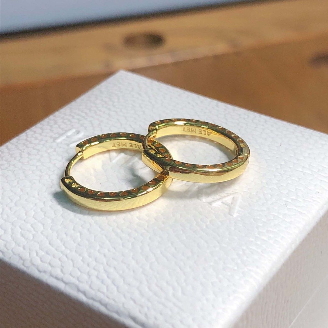 Authentic Pandora Gold Huggie Hoop Earrings (Category: Earrings) located in Manila. Submitted by daintyjewels (Listing ID 1468701237, Image 1). Description: .