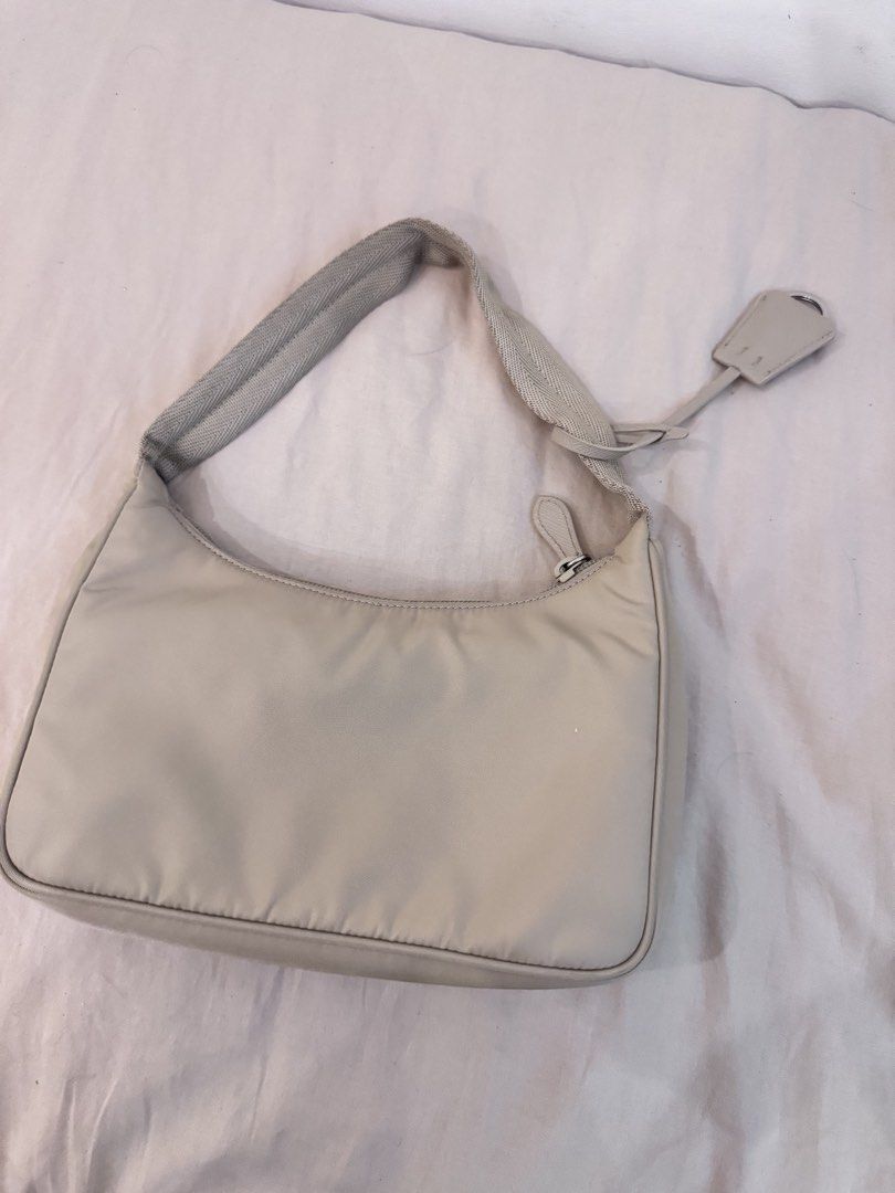 Authentic Prada Re-Edition 2000 Nylon Bag Beige (Category: Luxury Bags & Wallets) located in Manila. Submitted by closet.detash (Listing ID 1468652228, Image 2). Description: - Authentic Prada Re edition Beige - 9/10 condition, Like new - Bag only.