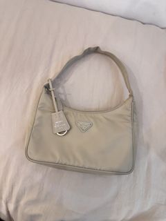 (Category: ) located in . Submitted by closet.detash (Listing ID 1468652228, Image 1). Description: .