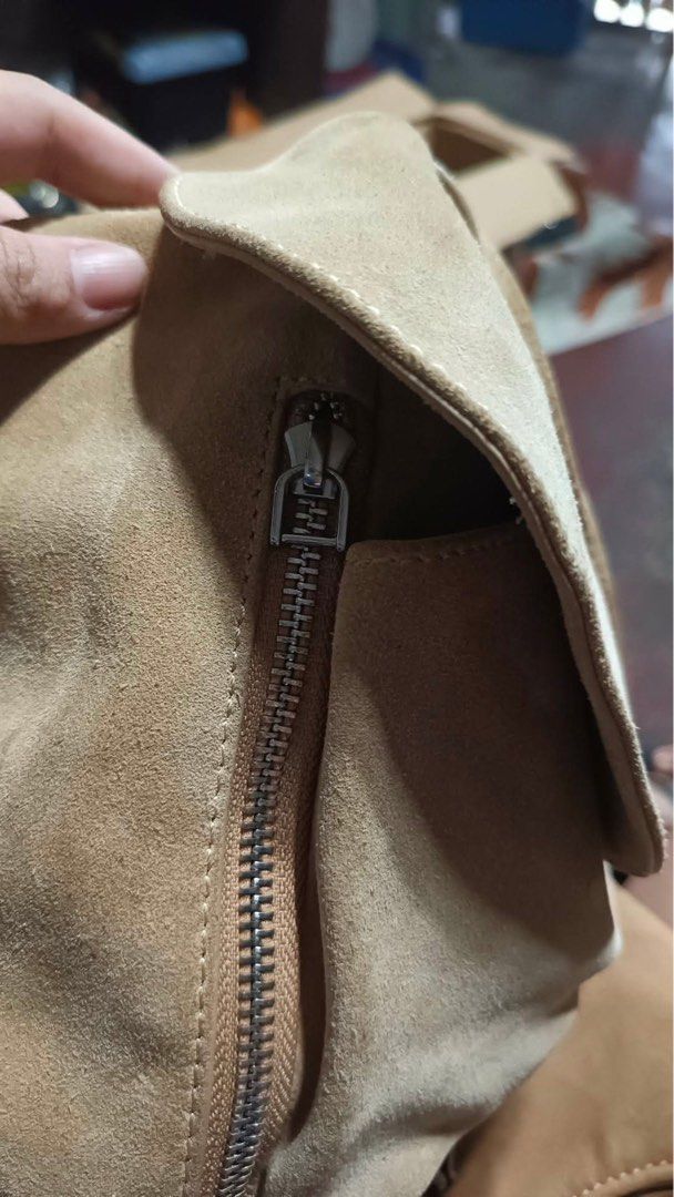 Authentic Preloved Manu Atelier Bag (Category: Shoulder Bags) located in Iloilo. Submitted by preciousgems_collection (Listing ID 1468513887, Image 2). Description: Preloved.