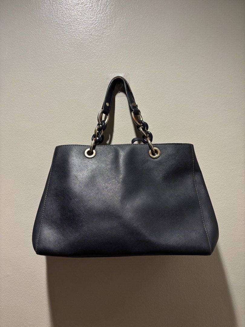 Authentic Vintage Michael Kors Leather Satchel (Category: Luxury Bags & Wallets) located in Manila. Submitted by eliteinme (Listing ID 1468668786, Image 1). Description: Michael Kors Vintage Leather Bag without long strap and logo charm.