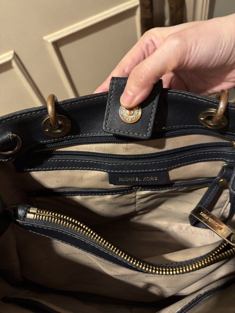 Authentic Vintage Michael Kors Leather Satchel (Category: Luxury Bags & Wallets) located in Manila. Submitted by eliteinme (Listing ID 1468668786, Image 3). Description: Michael Kors Vintage Leather Bag without long strap and logo charm.