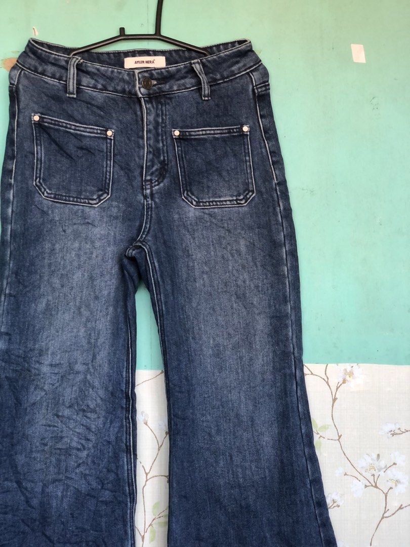 Ayler Hera wide leg (Category: Jeans) located in Bacolod City. Submitted by kristineparreno (Listing ID 1468521736, Image 2). Description: W-28-29 L-41.3 Hem-14.3.