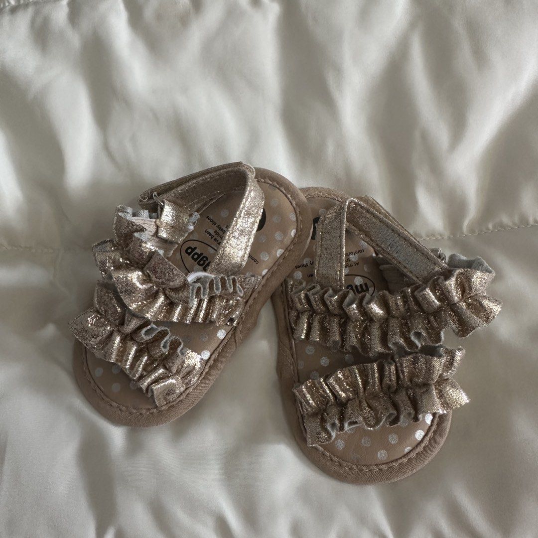 Baby Gold Ruffle Sandals Size 11 (Category: Babies & Kids Fashion) located in Kawit. Submitted by wevibevintage (Listing ID 1468523967, Image 1). Description: .