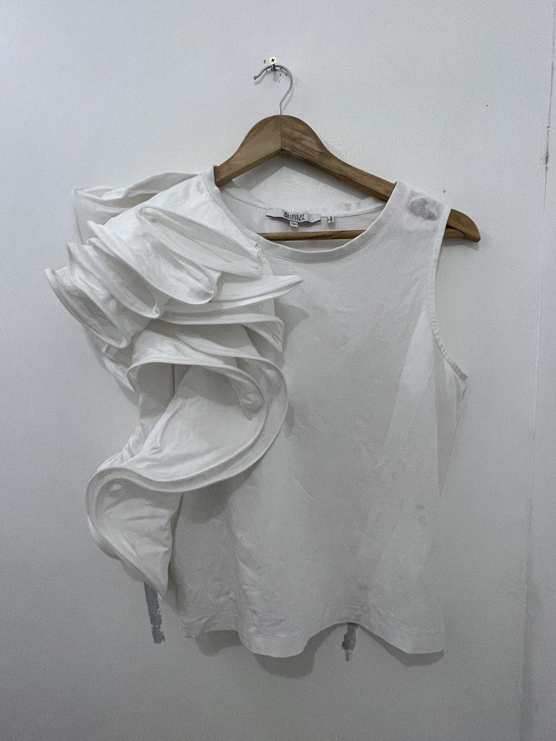 Badgely Mischka Ruffled Top (Category: Sleeveless) located in Mabalacat. Submitted by designerbrandsforless (Listing ID 1468596258, Image 3). Description: In great condition! Size : small.