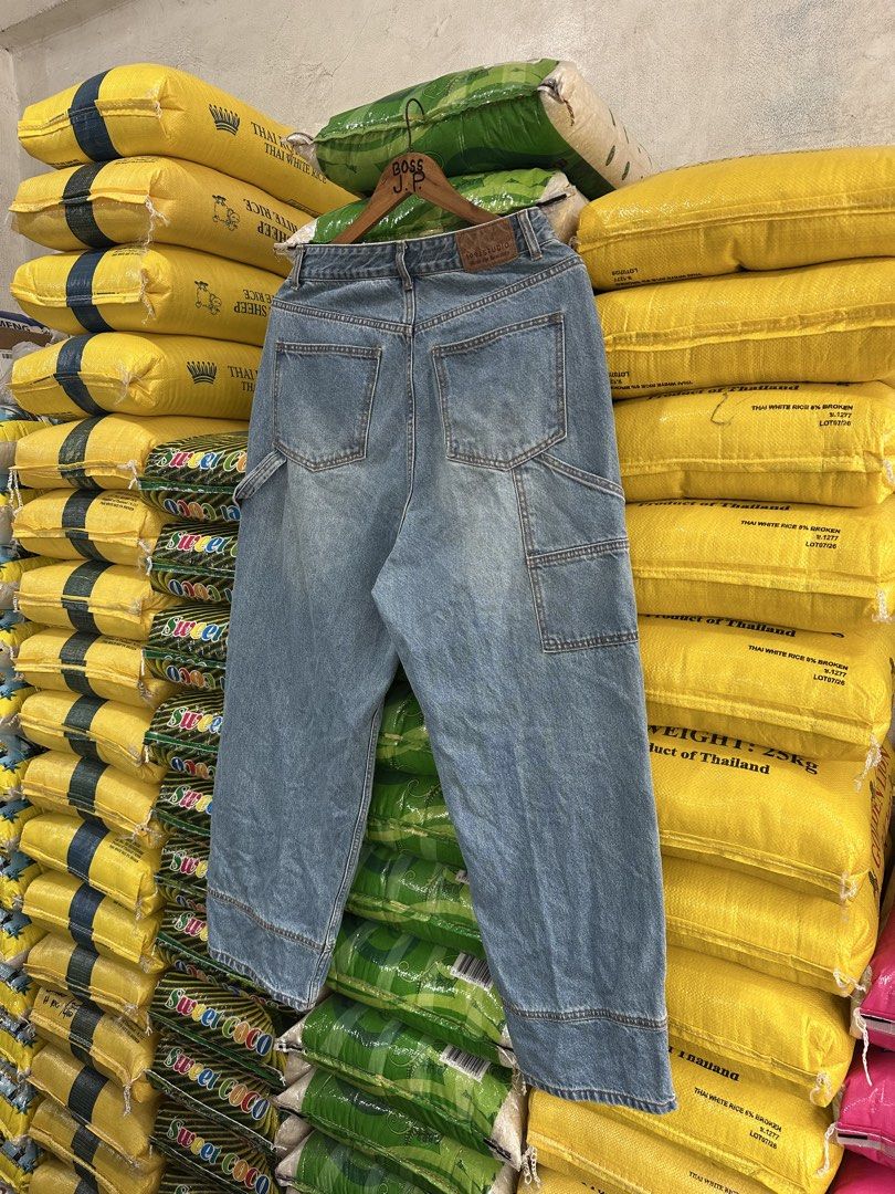 Baggy Double Knee Carpenter Pants (Category: Jeans) located in Baliuag. Submitted by thrift.king.ph (Listing ID 1468525311, Image 3). Description: Baggy Double knee Carpenter Pants Excellent condition Need wash only Width: 30 (M) up to large if exteded Extended width button: 32 (L) Length: 40 Leg opening: 9 Very good for PSG Dm your best offer ❗️❗️❗️.