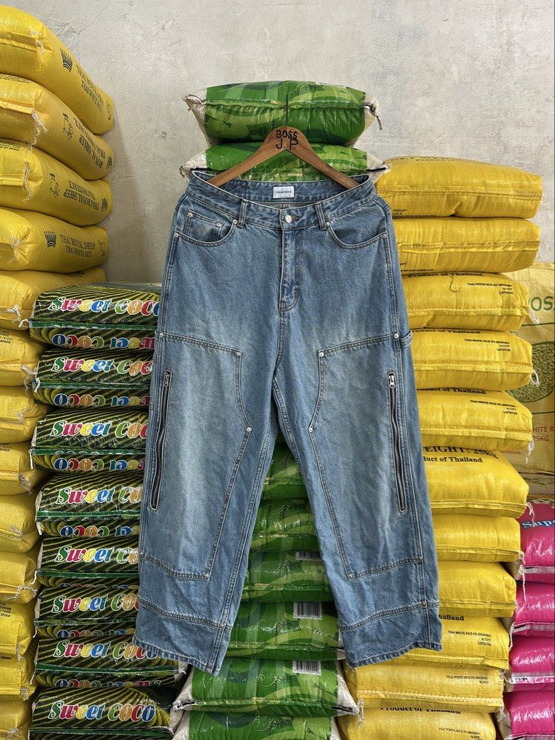 Baggy Double Knee Carpenter Pants (Category: Jeans) located in Baliuag. Submitted by thrift.king.ph (Listing ID 1468525311, Image 1). Description: Baggy Double knee Carpenter Pants Excellent condition Need wash only Width: 30 (M) up to large if exteded Extended width button: 32 (L) Length: 40 Leg opening: 9 Very good for PSG Dm your best offer ❗️❗️❗️.
