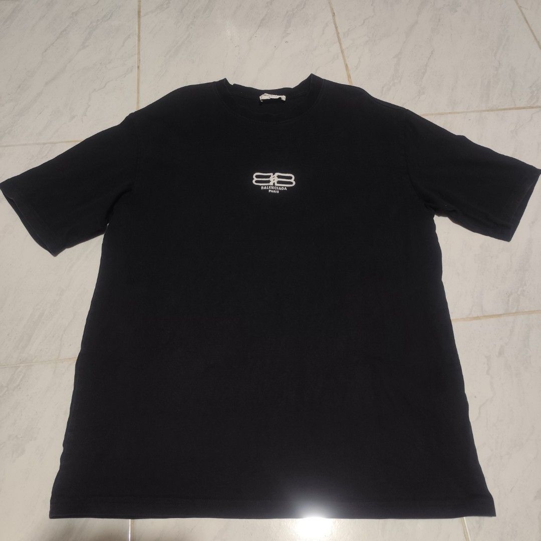Balenciaga BB Paris Icon (Category: Tshirts & Polo Shirts ) located in Manila. Submitted by buyybustt (Listing ID 1468632111, Image 1). Description: 28x20 Color Rate 9.5/10 Have Some Faded Parts Dm.